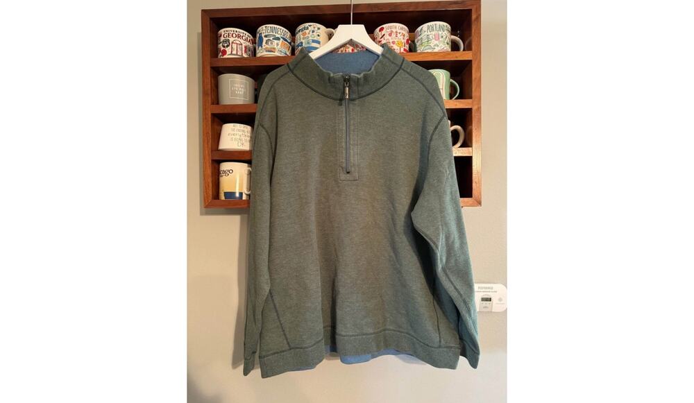 Tommy Bahama Reversible 1/4 Zip
Pullover Size XLT